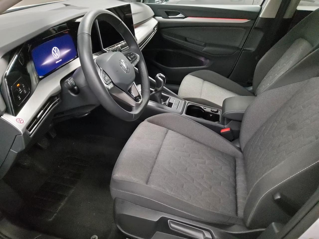 Volkswagen Golf -8 1.5 TSI Life LED DC PDC ACC MFL