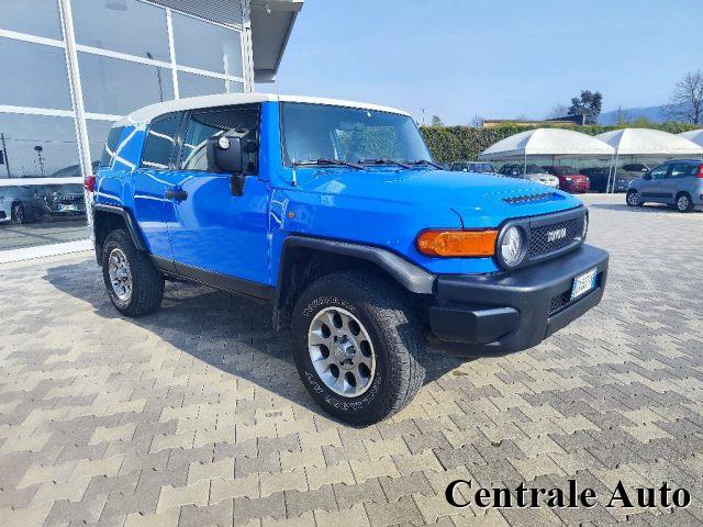 TOYOTA FJ Cruiser 4.0 V6 A/T GPL 4WD Inseribili