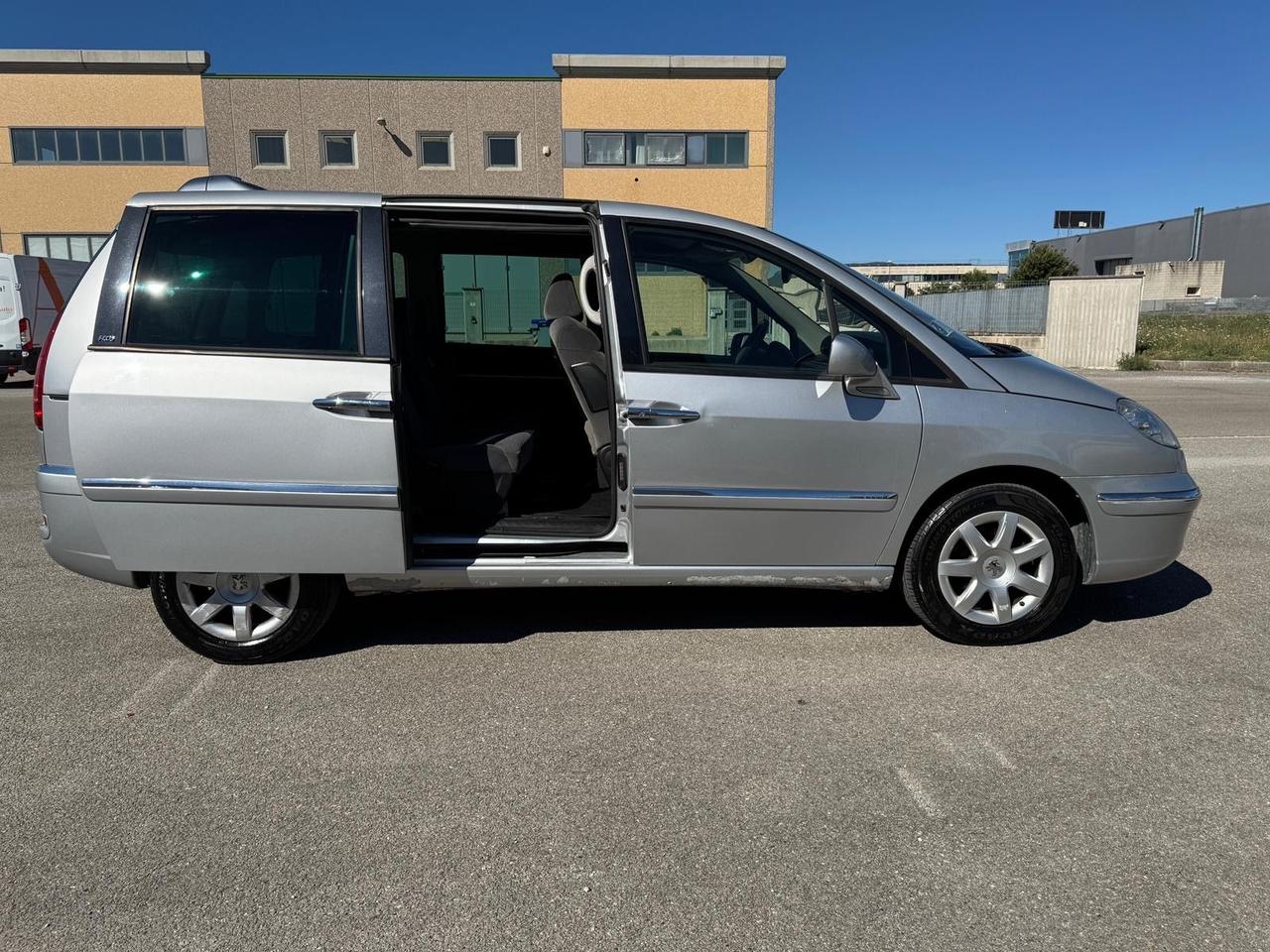 Peugeot 807 2.0 HDi. 5 Posti omologato per 8