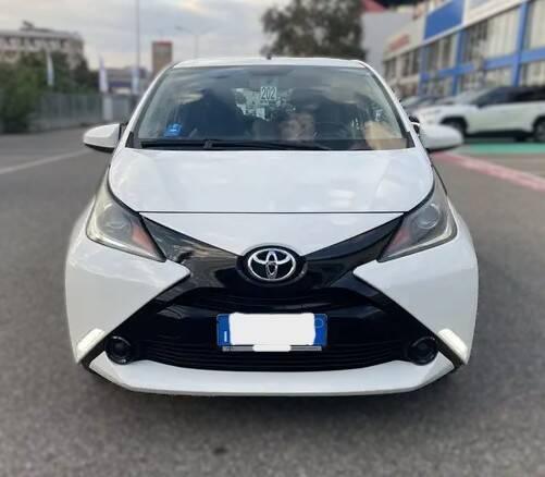 Toyota Aygo 1.0 x-play 5p m-mt my15