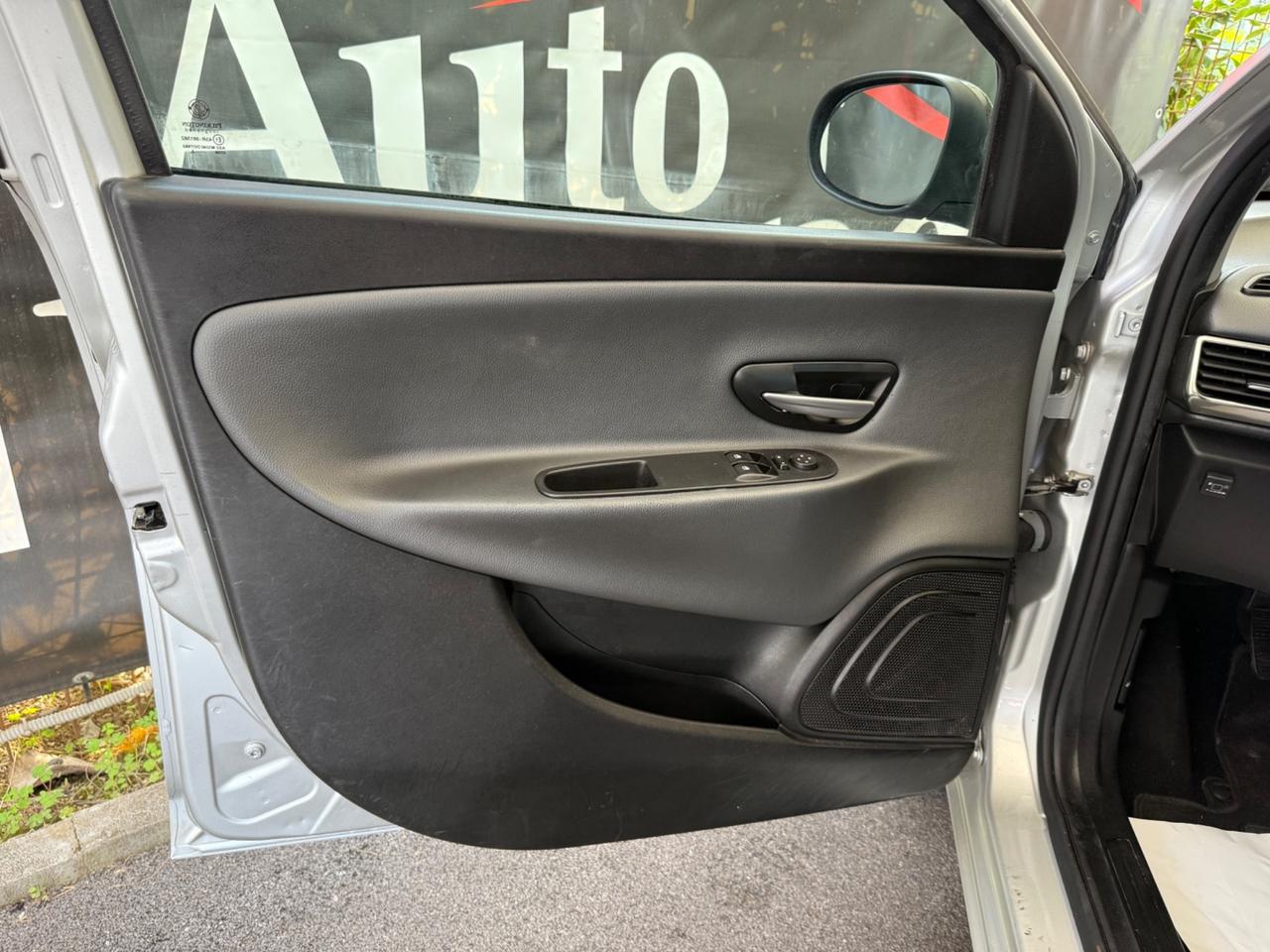 Lancia Ypsilon 1.2 GPL Platinum