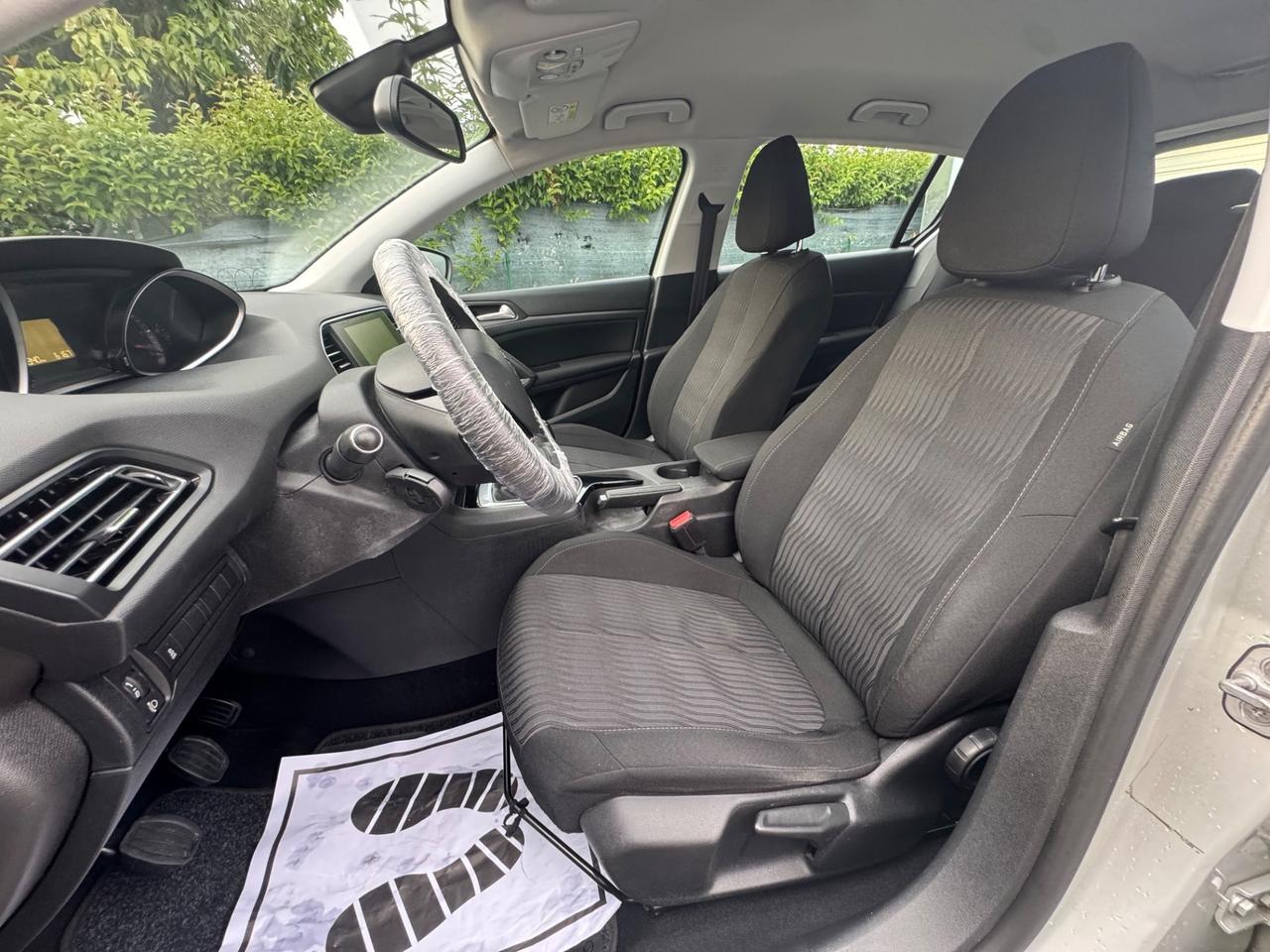 Peugeot 308 1.6 HDI 92 CV BUSINESS (68 KW) 2015 NEOPATENTATI