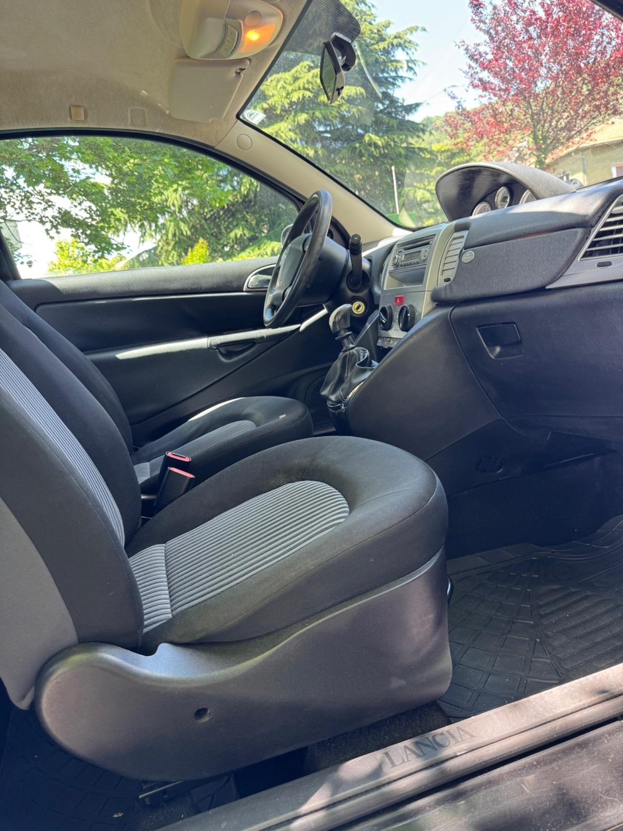 Lancia Ypsilon 1.2 44kw ideale neopatentati consumi bassi