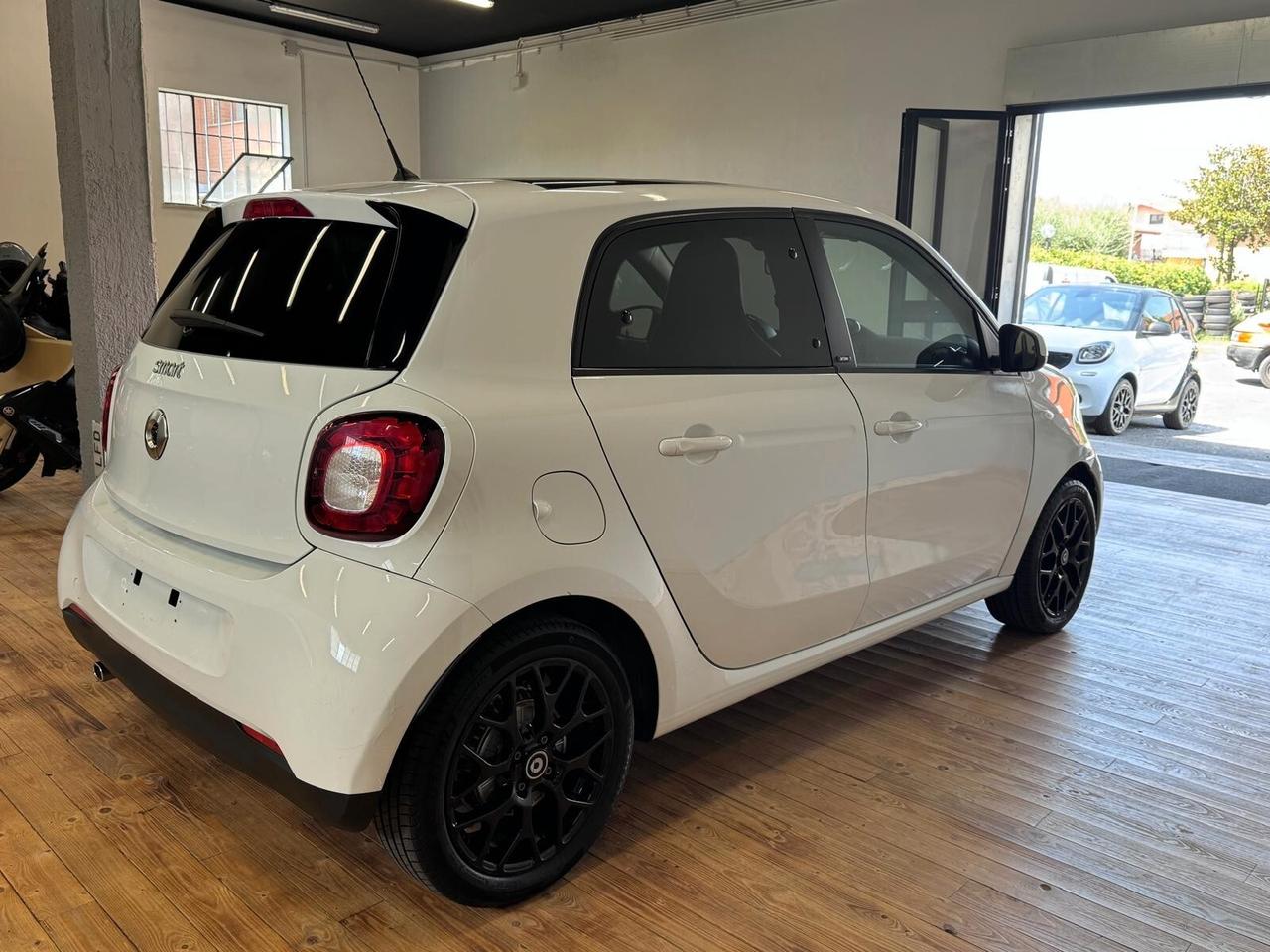 Smart ForFour 0.9 90CV PRIME SPORT PACK ,PANO,NAVI,LED,RETRO,UNIPRO