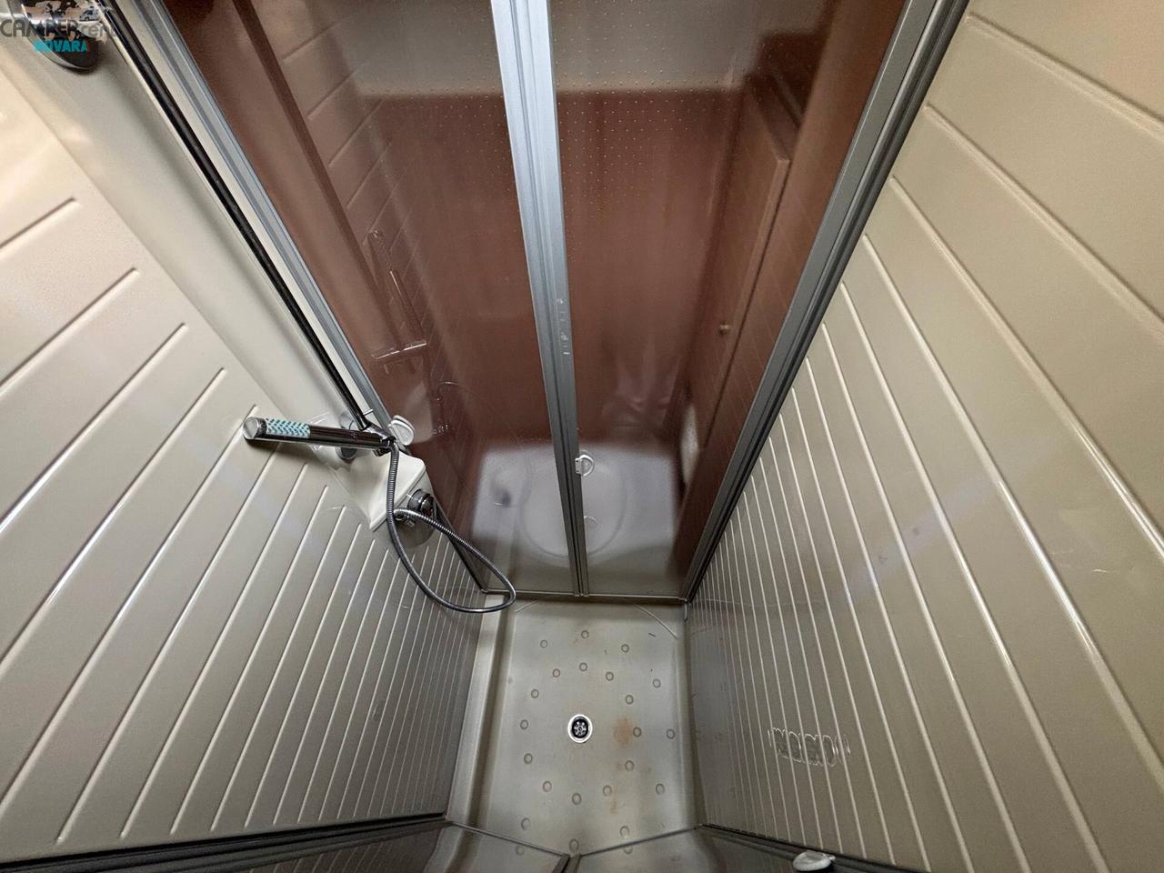 BÜRSTNER TRECENTO 465TS - ROULOTTE CON LETTO MATRIMONIALE ALLA FRANCESE IN CODA