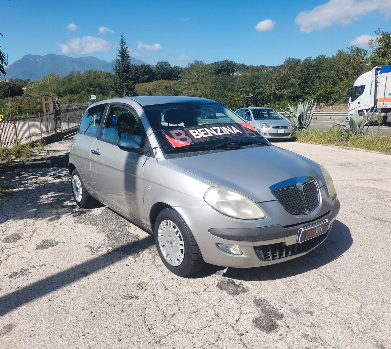 Lancia Ypsilon 1.2 BENZINA NEOPATENTATI