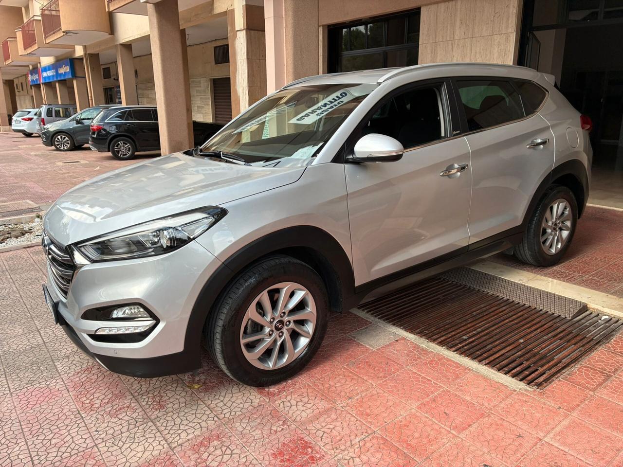 Hyundai Tucson 1.7CRDi perfetta garantita-16