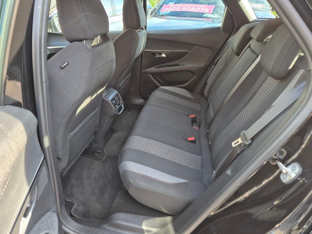 Peugeot 3008 BlueHDi 130CV EAT8 Active Business