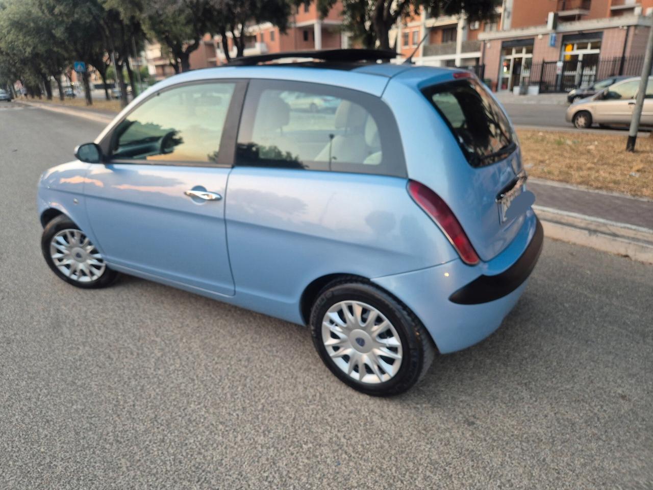 Lancia Ypsilon 1.3 MJT 69 CV Platino tetto apribileeeee