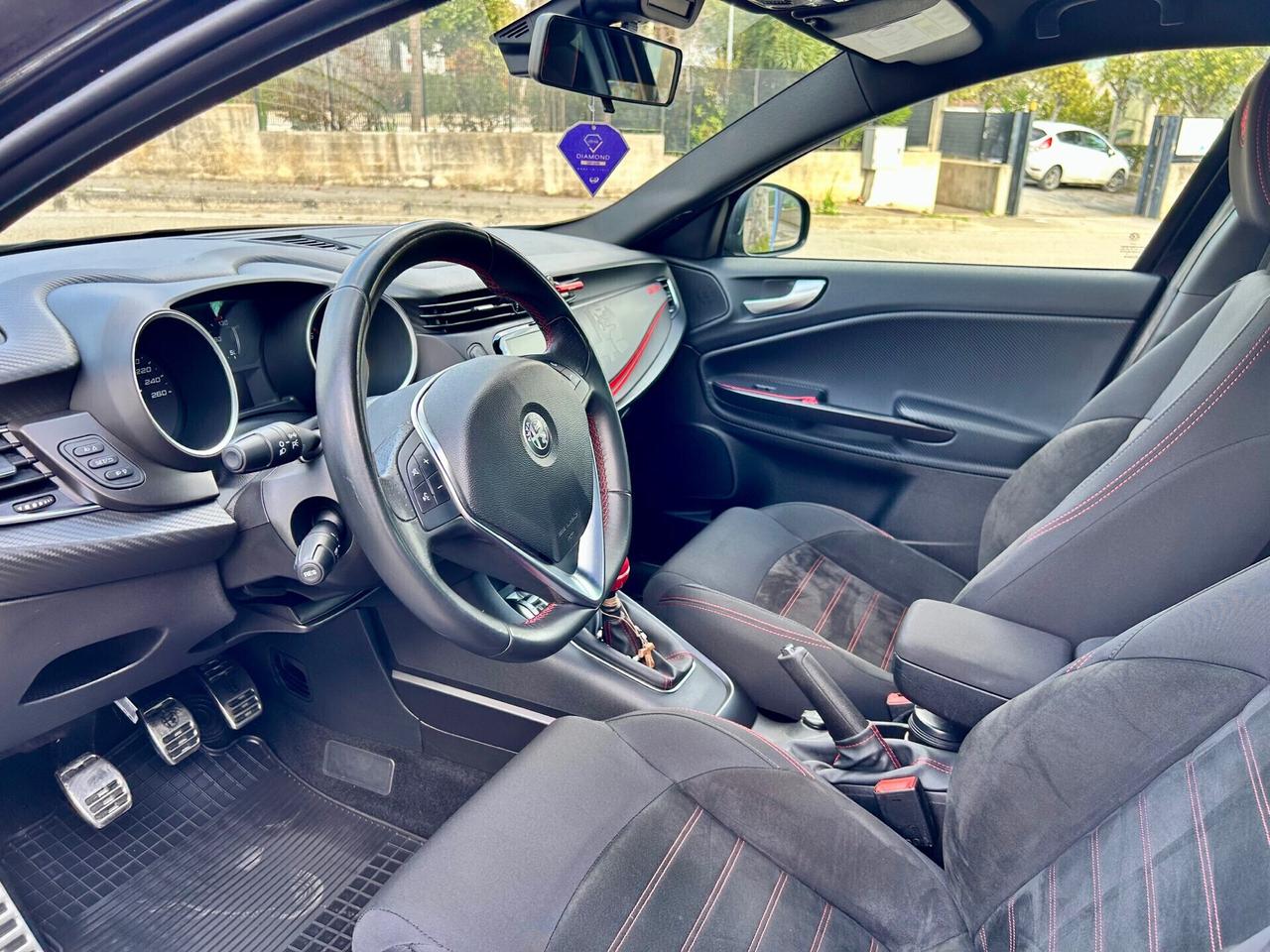 Alfa Romeo Giulietta 1.6 JTDm - CARBON EDITION !!
