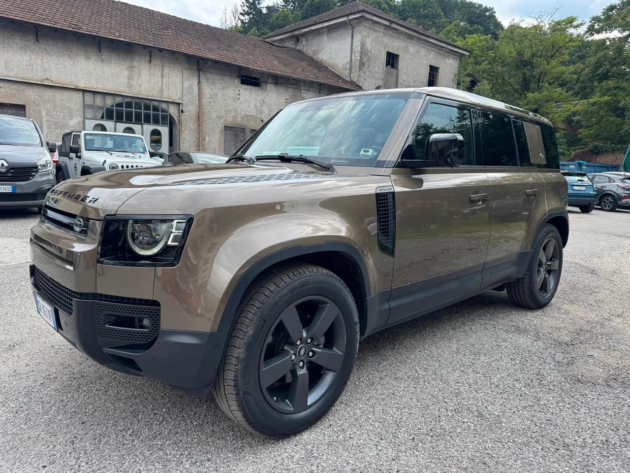 Land Rover Defender 110 3.0D I6 300 CV AWD Auto HSE 7 posti