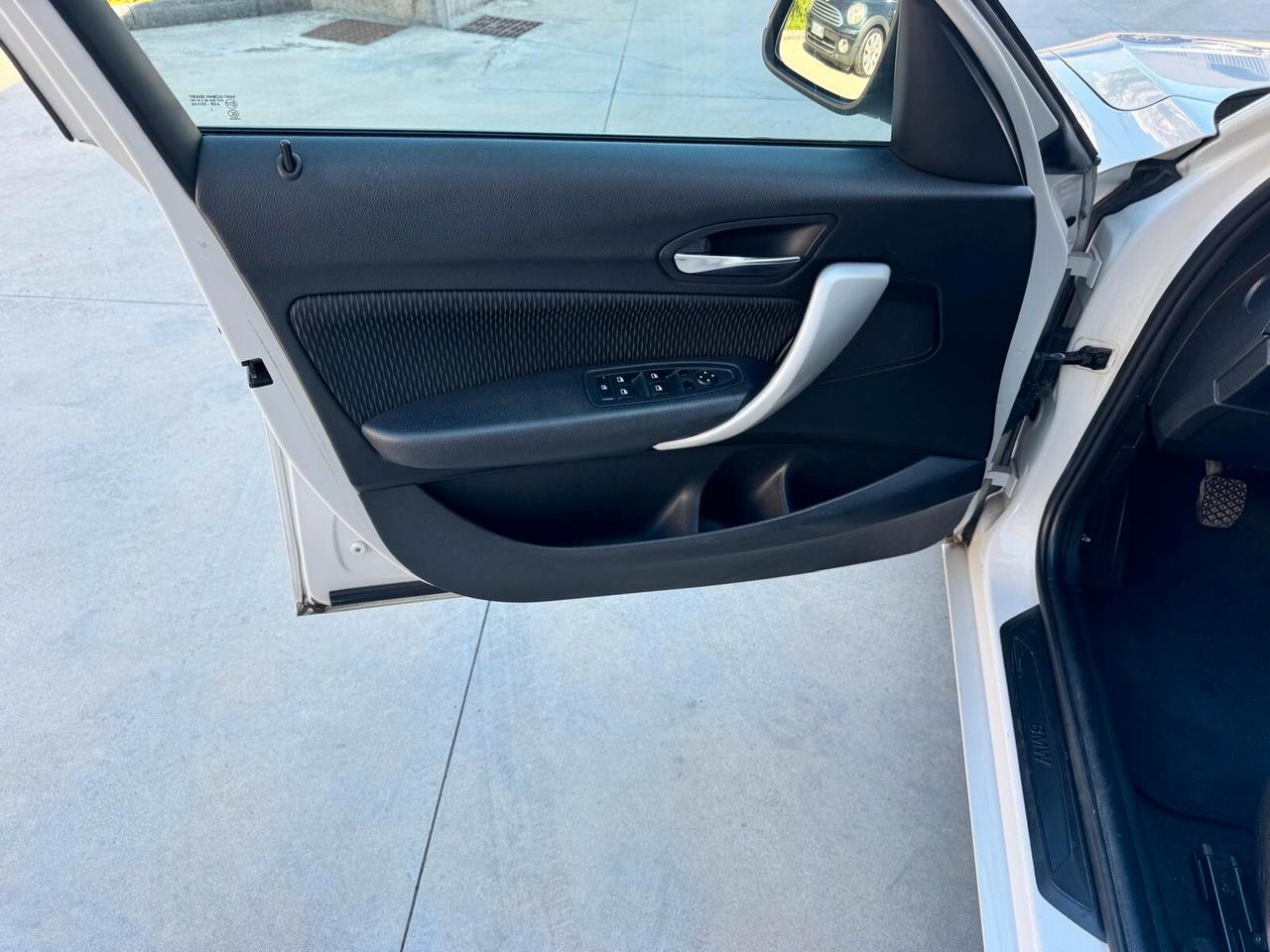 Bmw 118 118d 5p. Unique