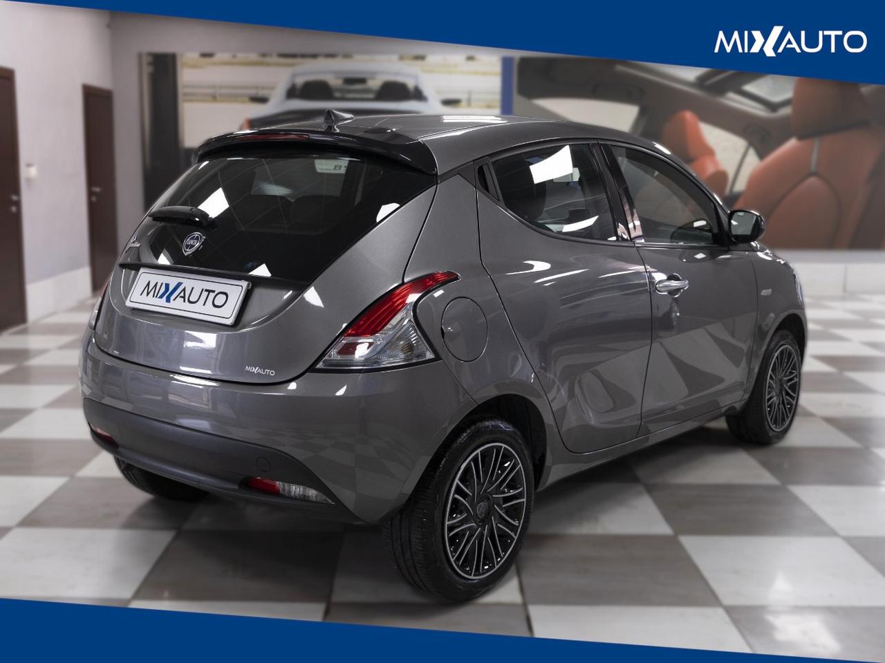 Lancia Ypsilon 1.0 Firefly Hybrid Silver 70CV 5 Porte