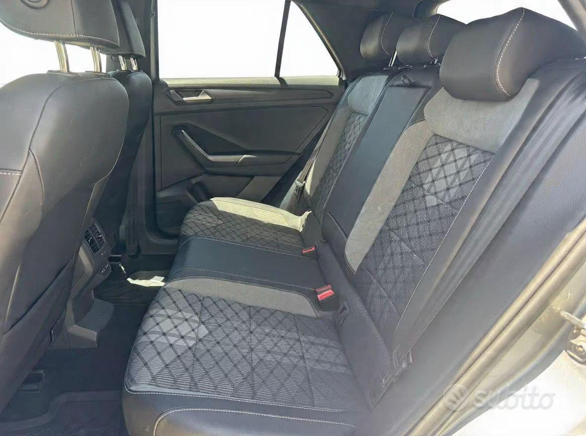 VOLKSWAGEN T-ROCK