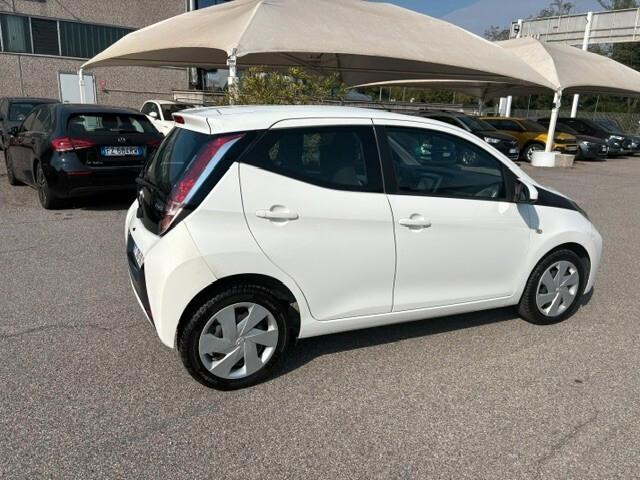 Toyota Aygo 1.0 VVT-i 69 CV 5 porte x-play
