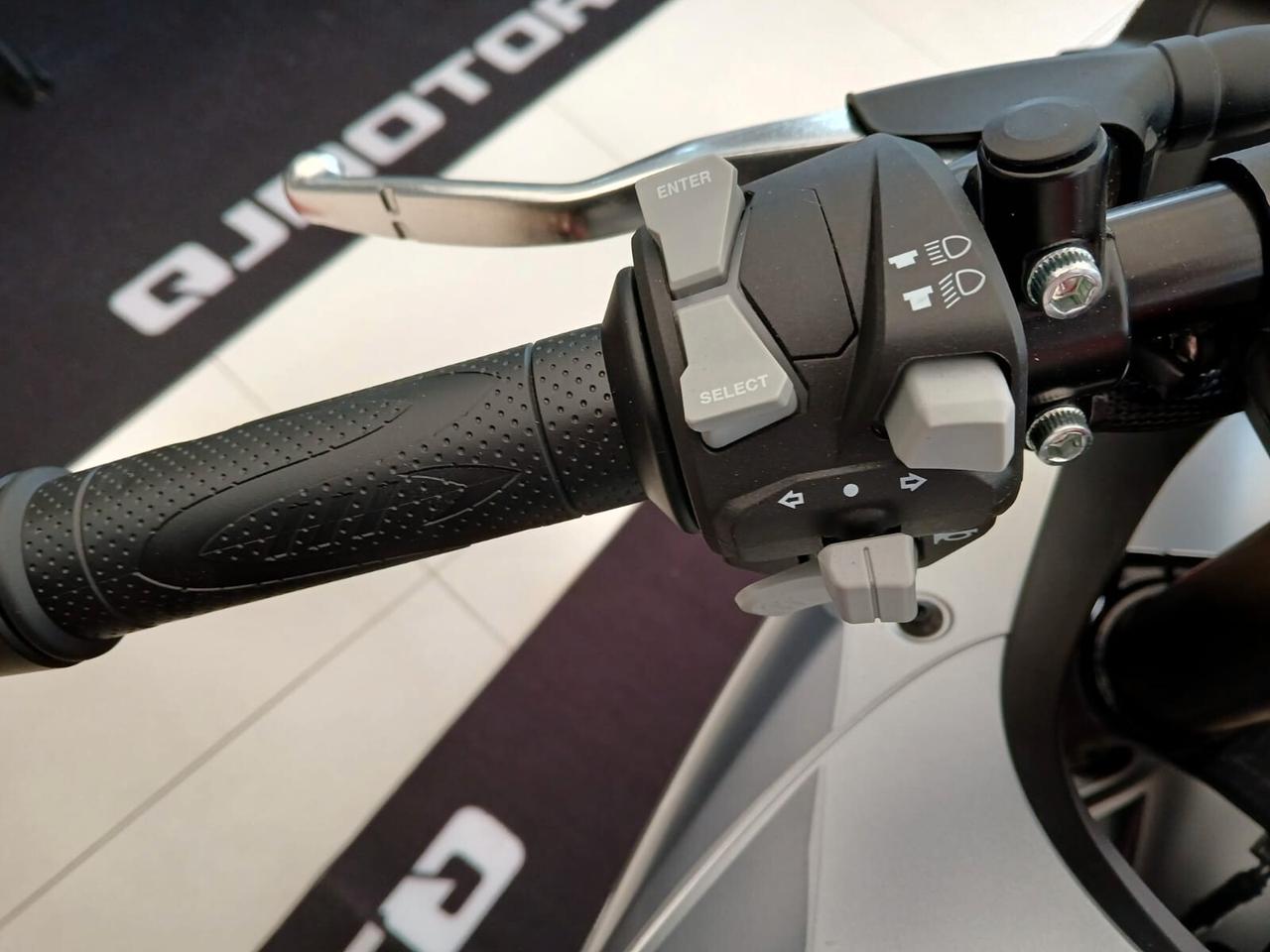 Qj Motor SRK 125 R-NUOVA- 4 ANNI DI GARANZIA