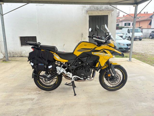 BENELLI TRK 502 X SET VALIGE LATERALI E BAULETTO GIVI TREKKING 52L