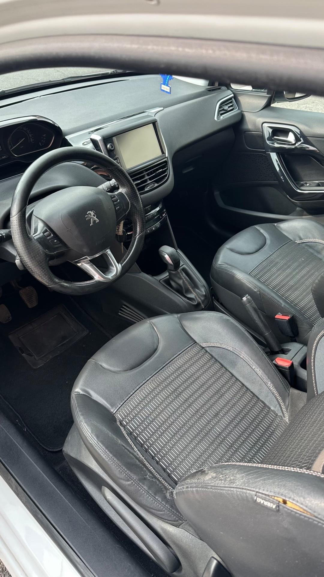 Peugeot 208 1.4 HDi 68 CV 3 porte Allure