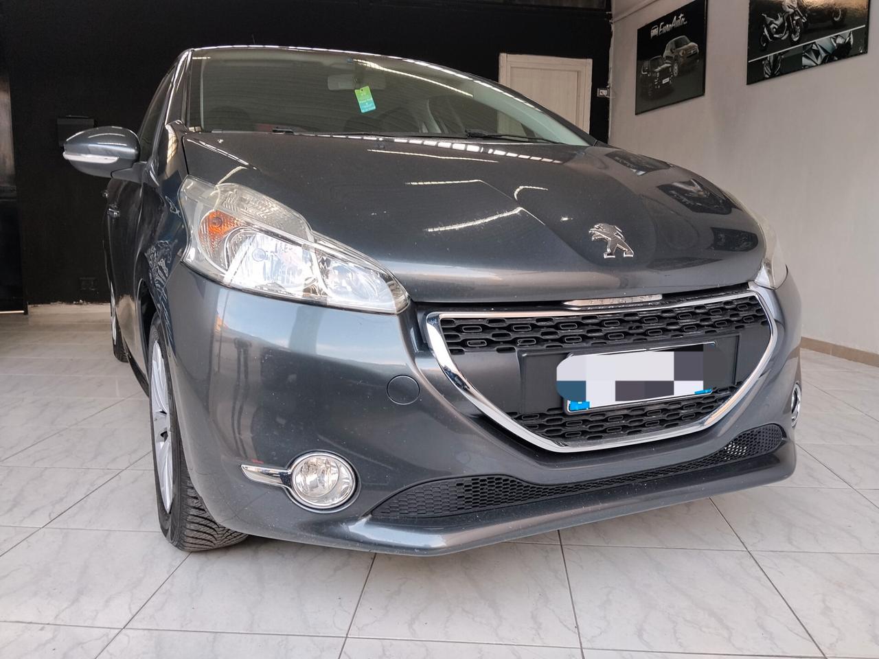 Peugeot 208 1.4 diesel 2015 CON GARANZIA