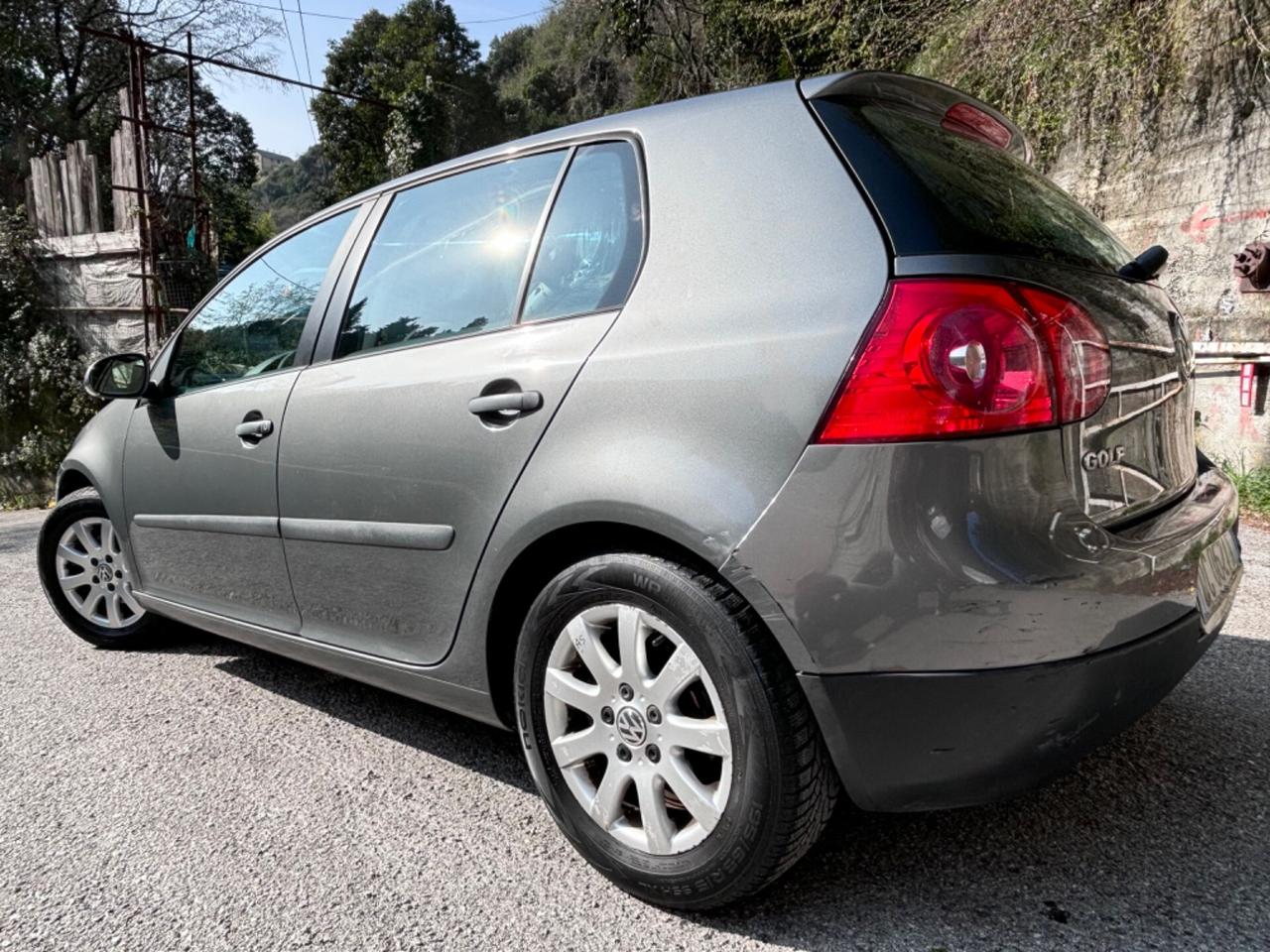 Volkswagen Golf 1.6 16V FSI 3p. Sportline