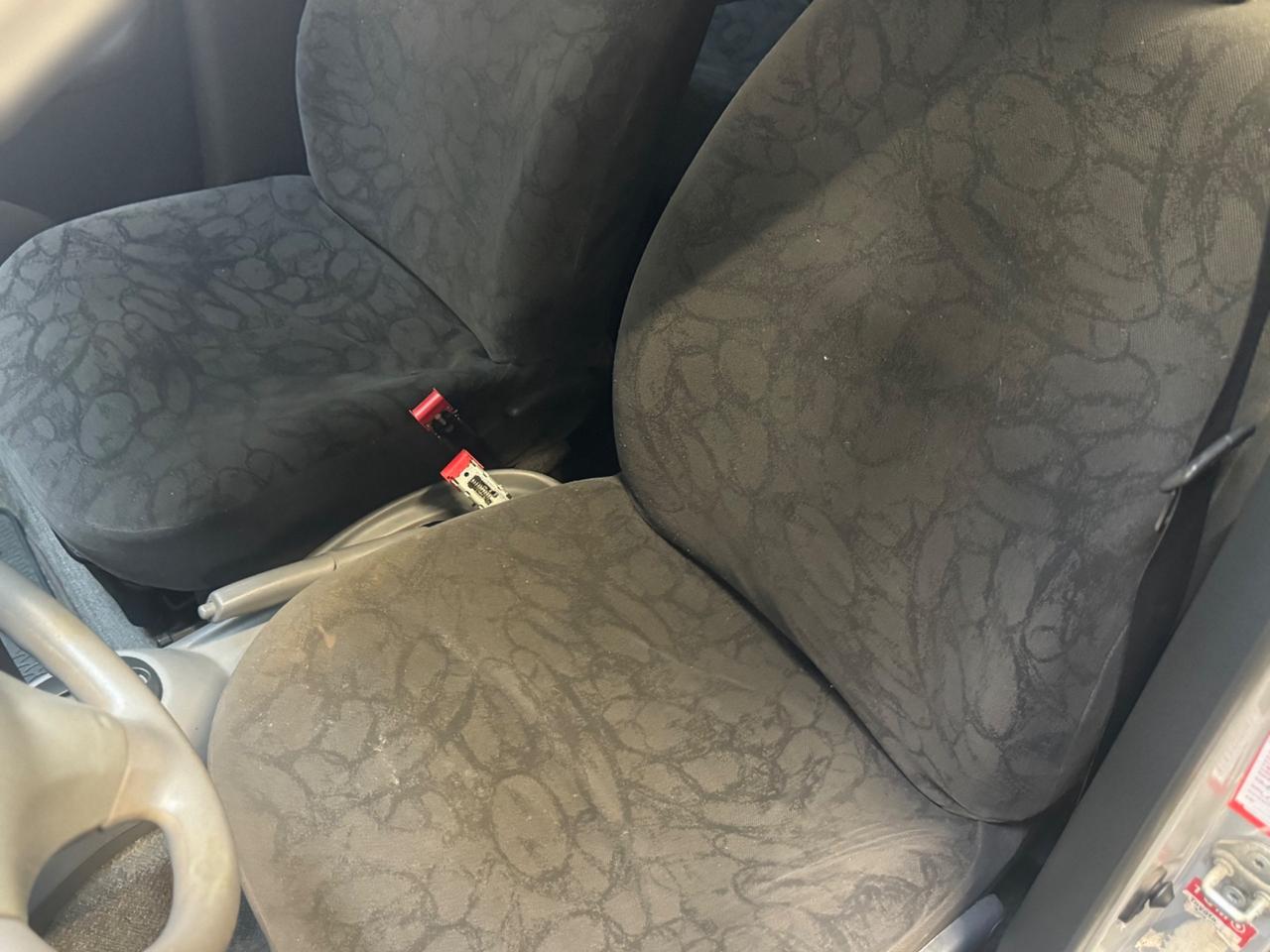 Toyota Yaris 1.3i 16V cat 5 porte Sol