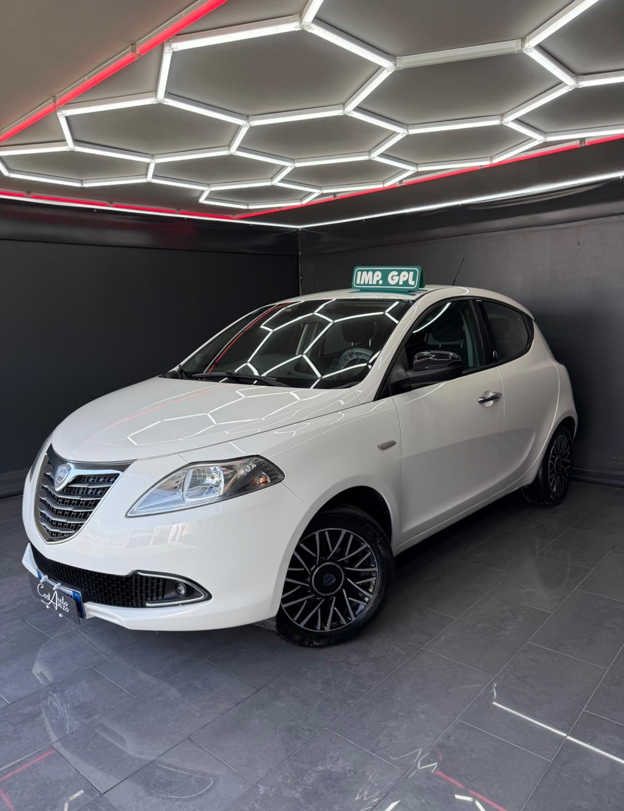 Lancia Ypsilon 1.2 GPL Ecochic Platinum 11/2015