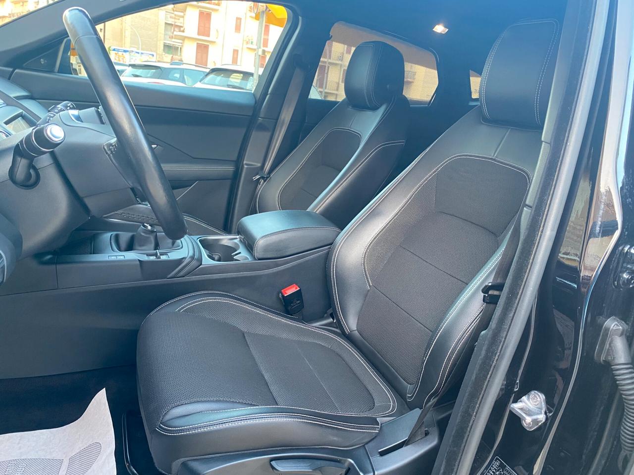 Jaguar E-Pace 2.0D 180 CV AWD R-Dynamic