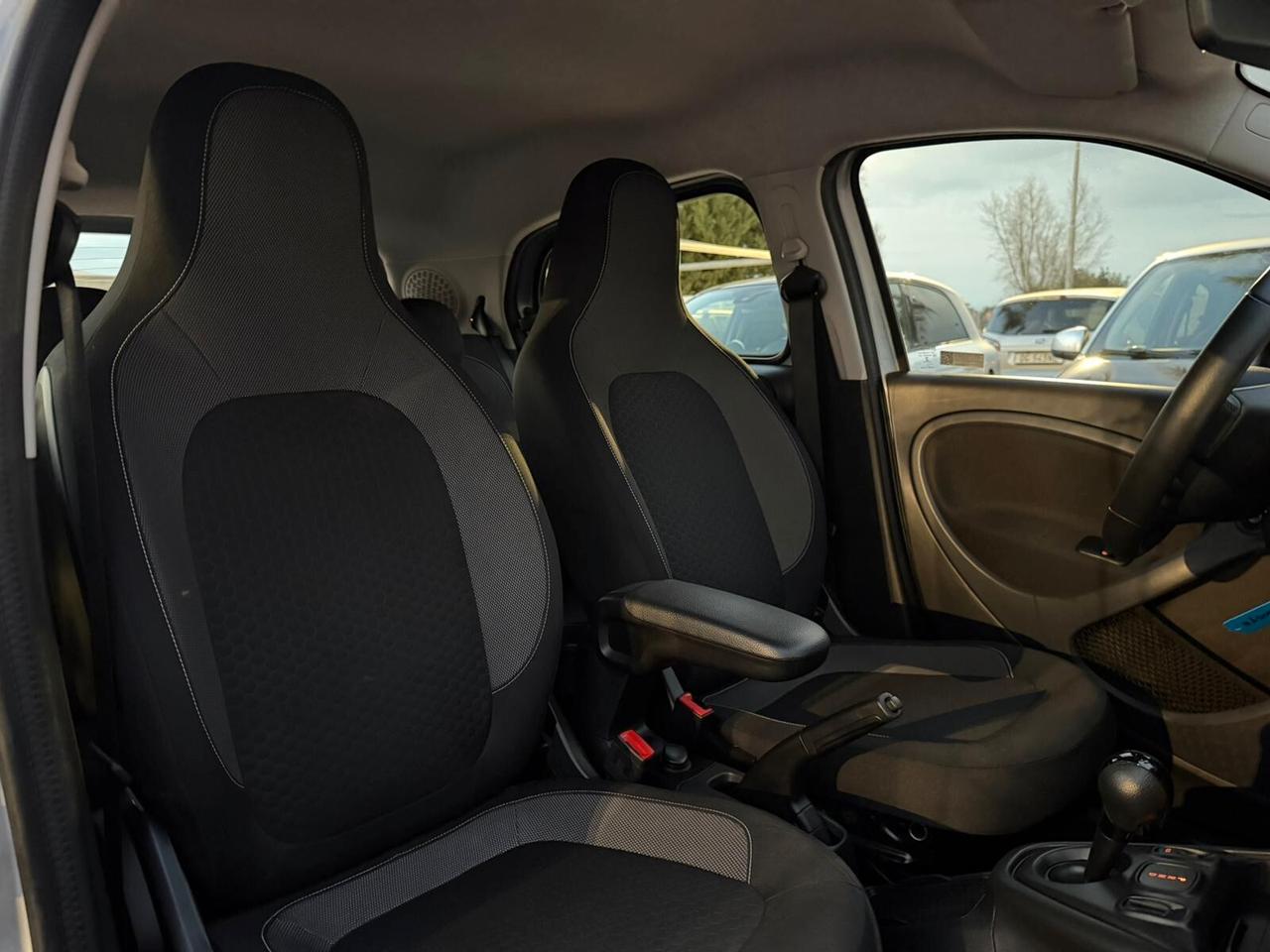 Smart ForFour EQ Pulse