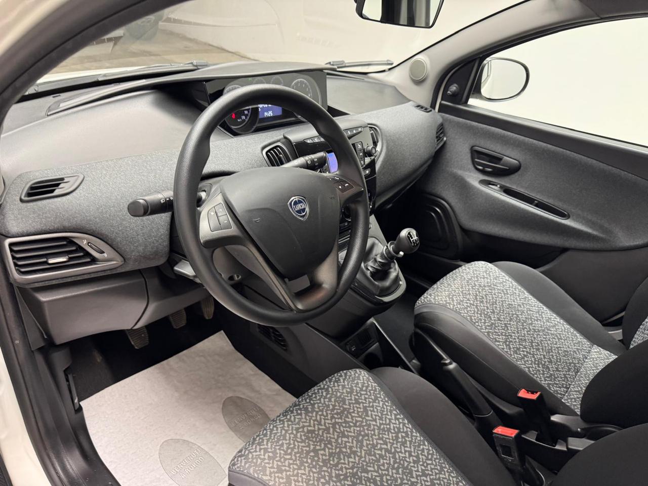 LANCIA Ypsilon III 2021 - Ypsilon 1.0 firefly hybrid Silver s&s 70c