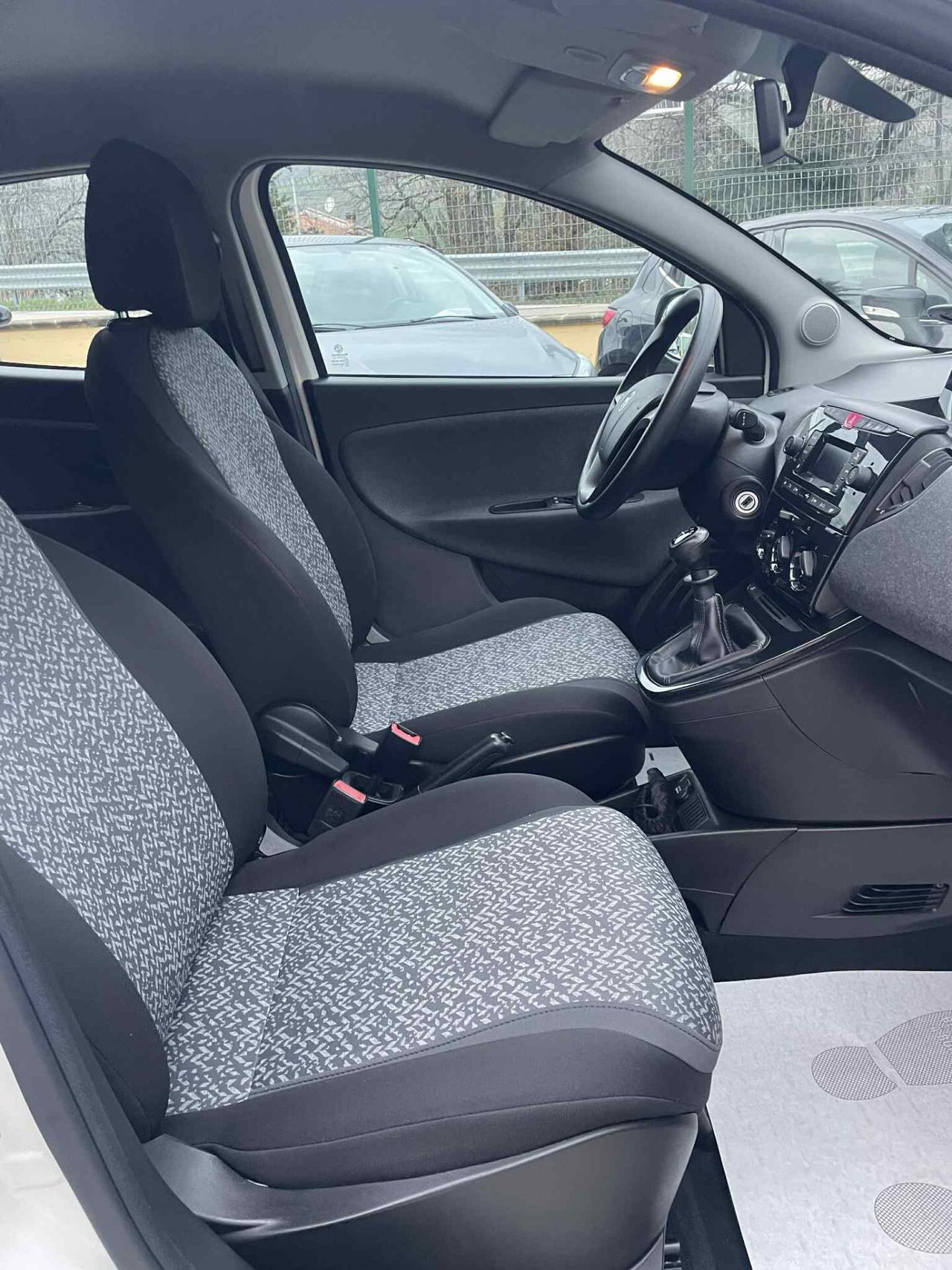 Lancia Ypsilon 1.2 69 CV 5 porte GPL Ecochic Silver