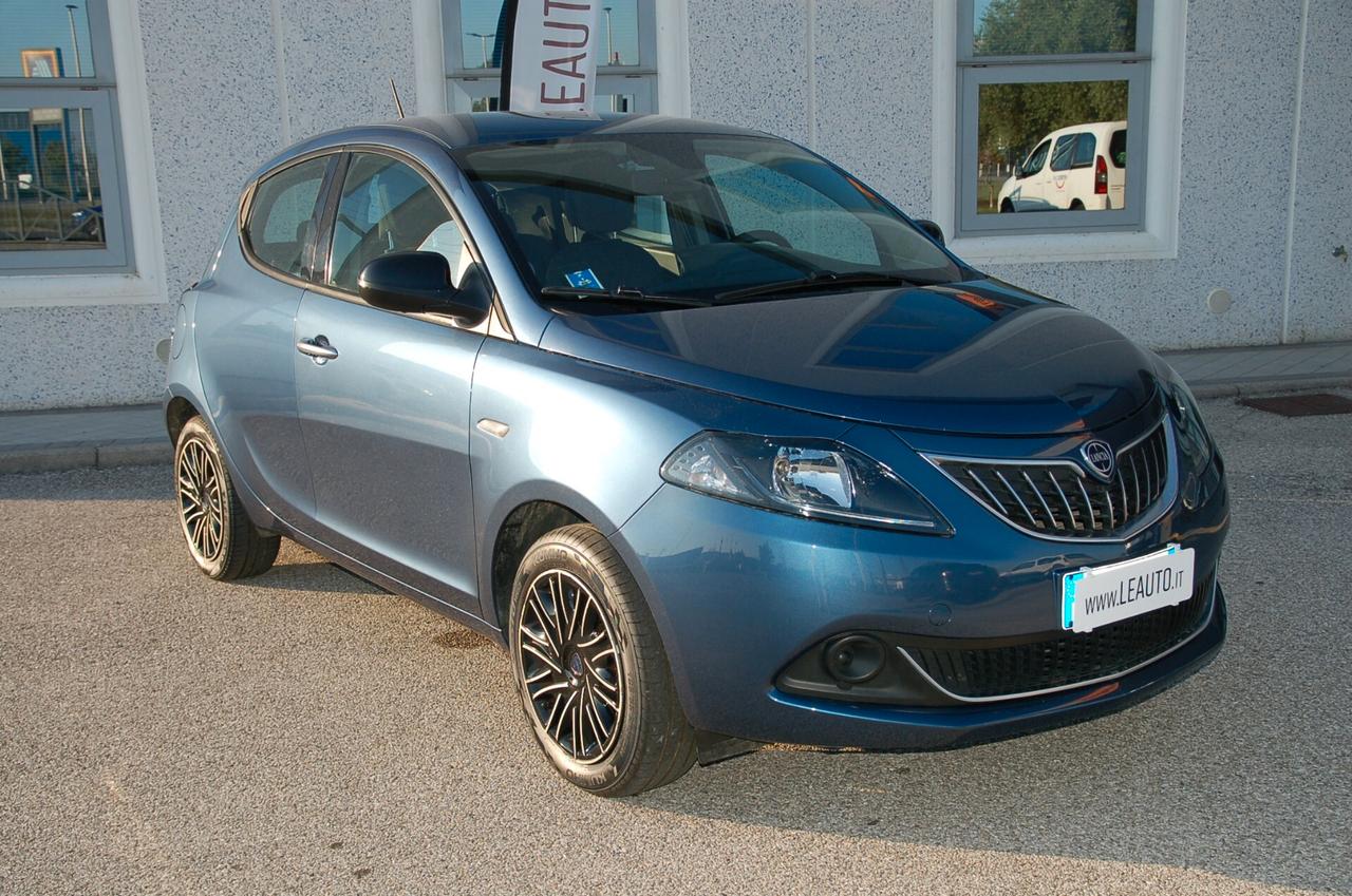Lancia Ypsilon 1.0 FireFly 5 porte S&S Hybrid Silver