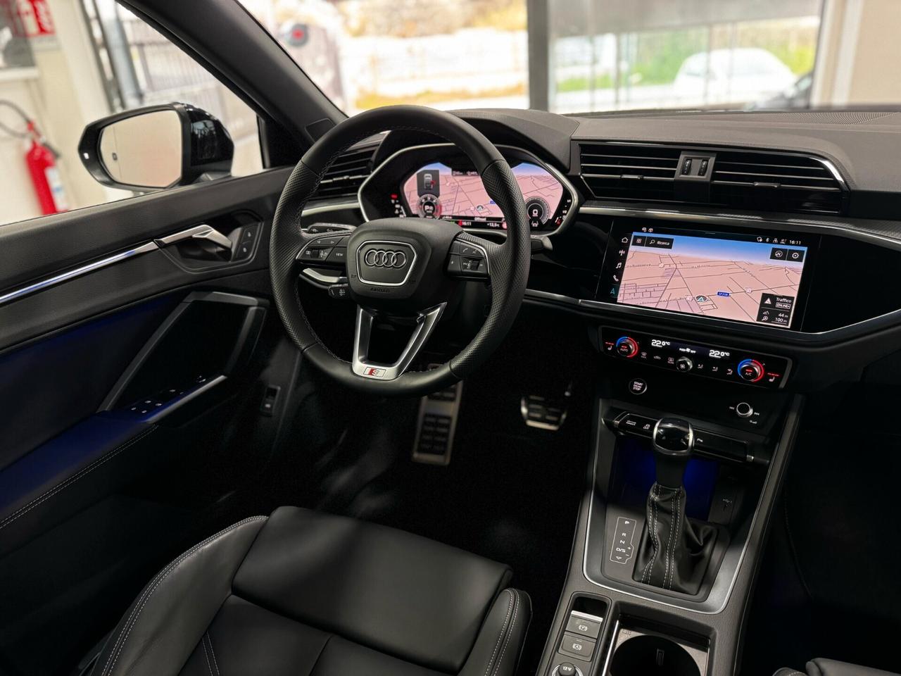 Audi Q3 35 TDI S tronic Identity Black