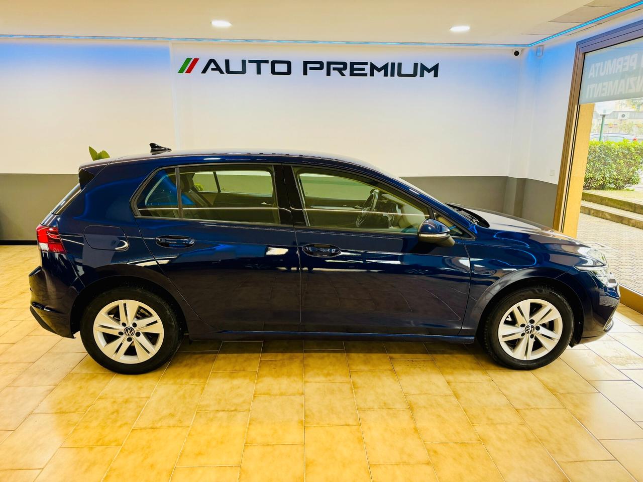 Volkswagen Golf VIII 1.0 eTSI EVO DSG Virtual - Automatica