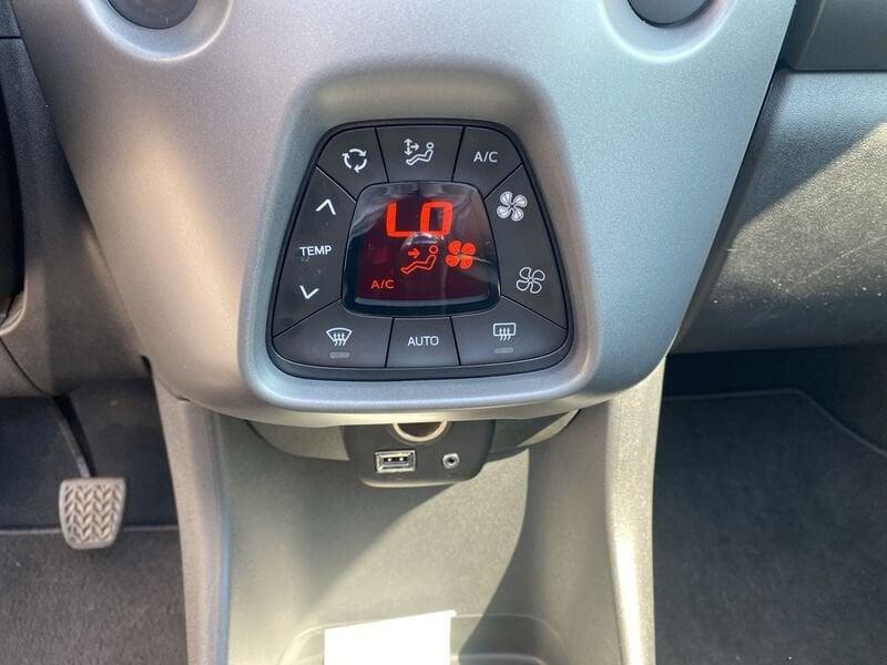 Toyota Aygo Connect 1.0 VVT-i 72 CV 5 porte x-wave