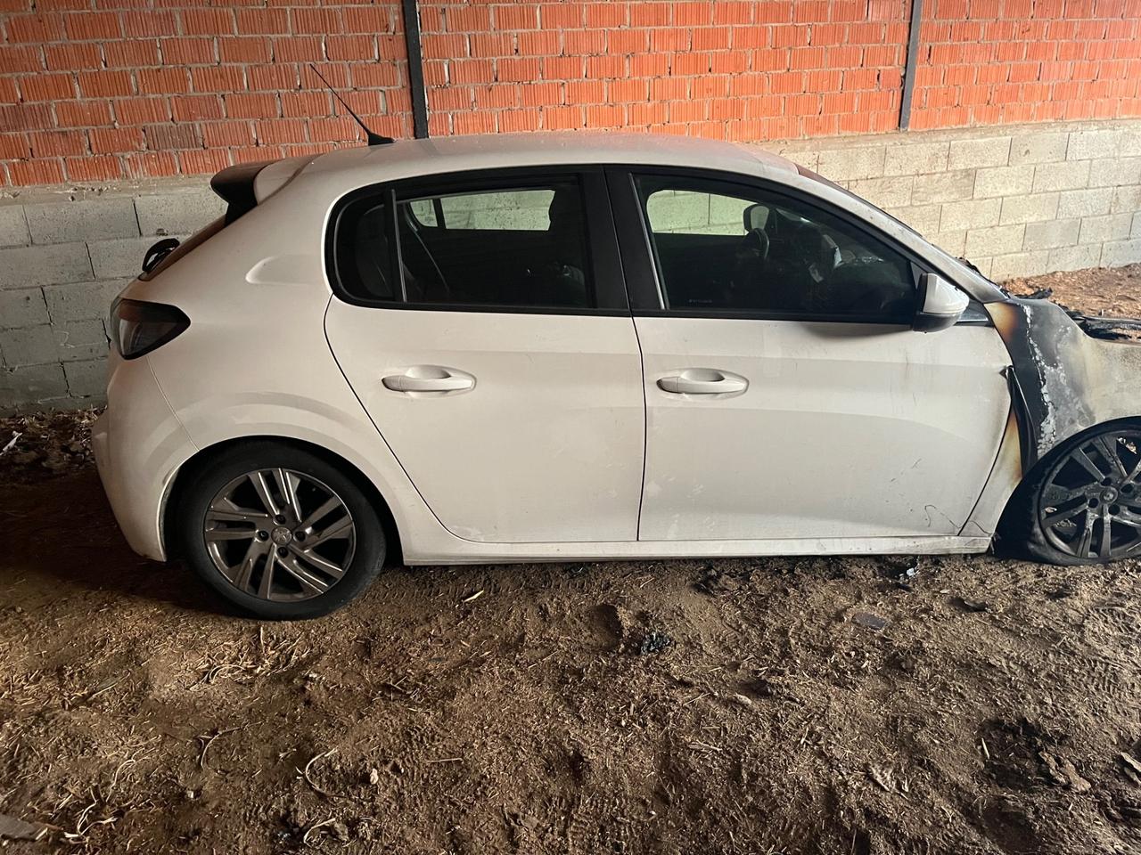 Peugeot 208 1.2 BENZINA BRUCIATA ANTERIORE