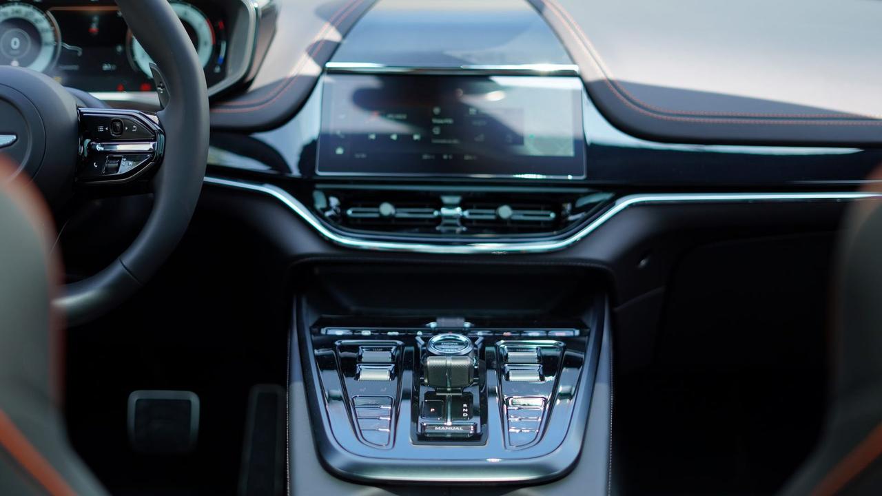 ASTON MARTIN DBX707 4.0