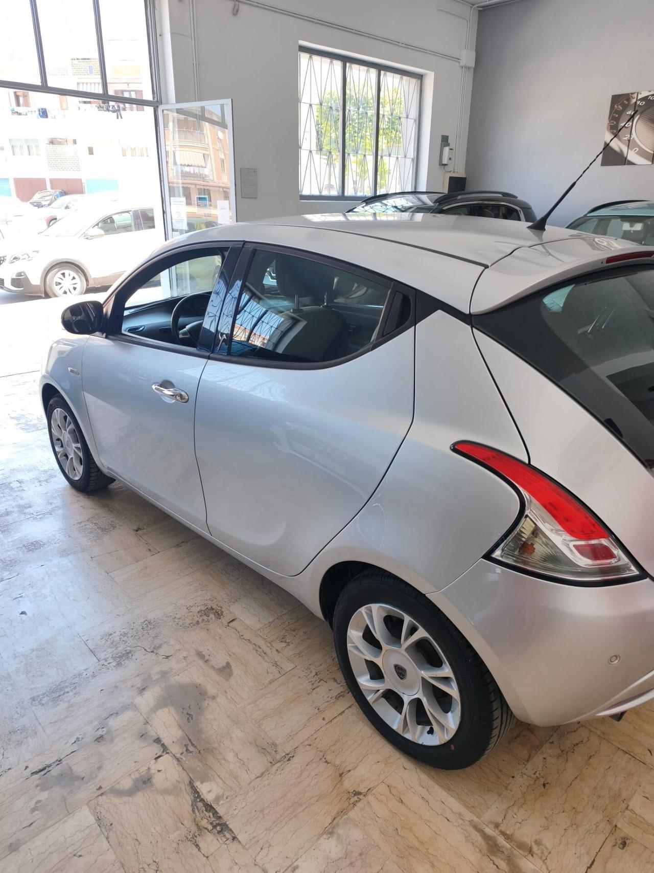 Lancia Ypsilon 1.2 69 CV 5 porte GPL Ecochic Platinum