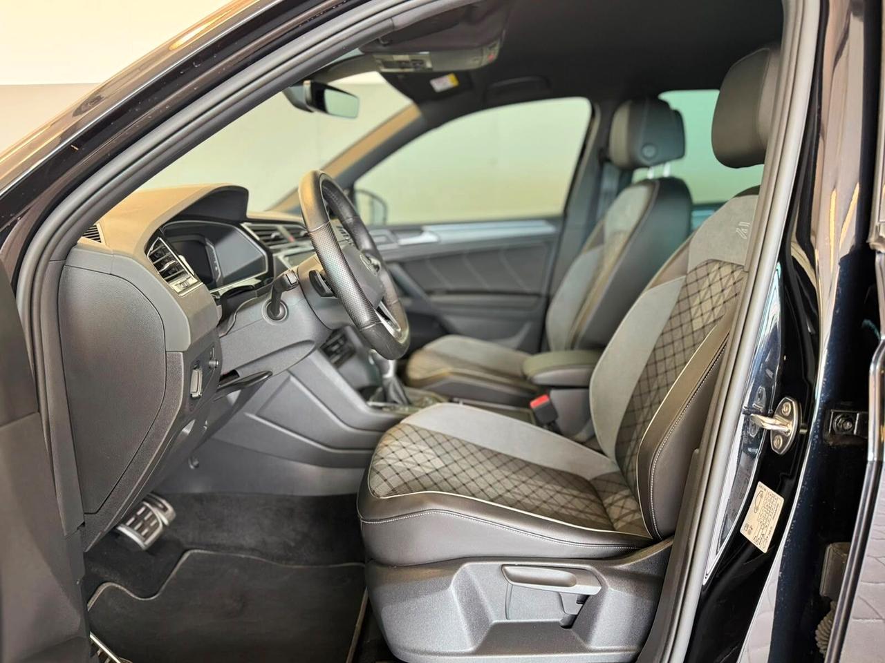Volkswagen Tiguan 2.0 TDI 200 CV SCR DSG 4MOTION R-Line