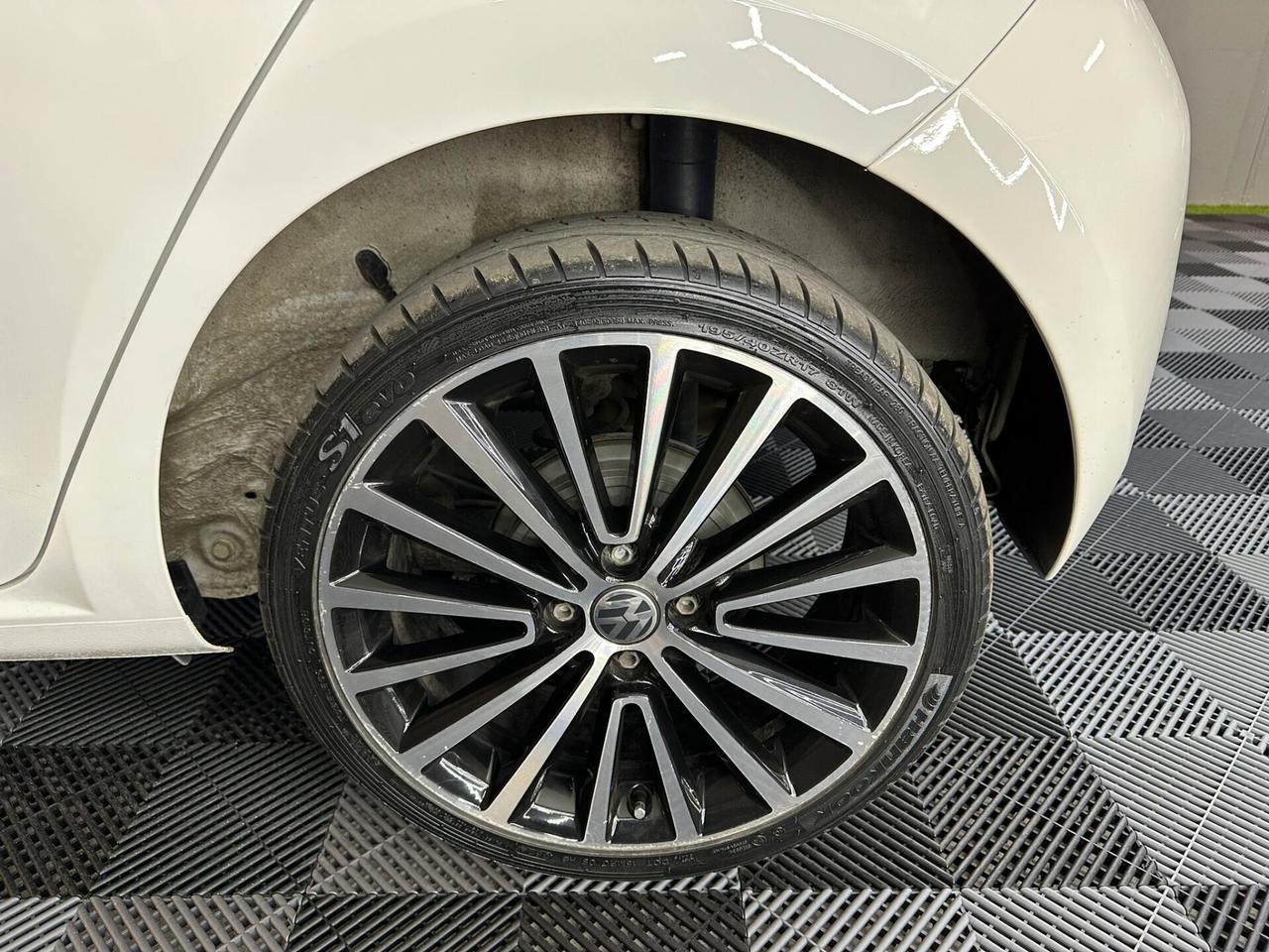 Volkswagen up! 1.0 5p. R-line