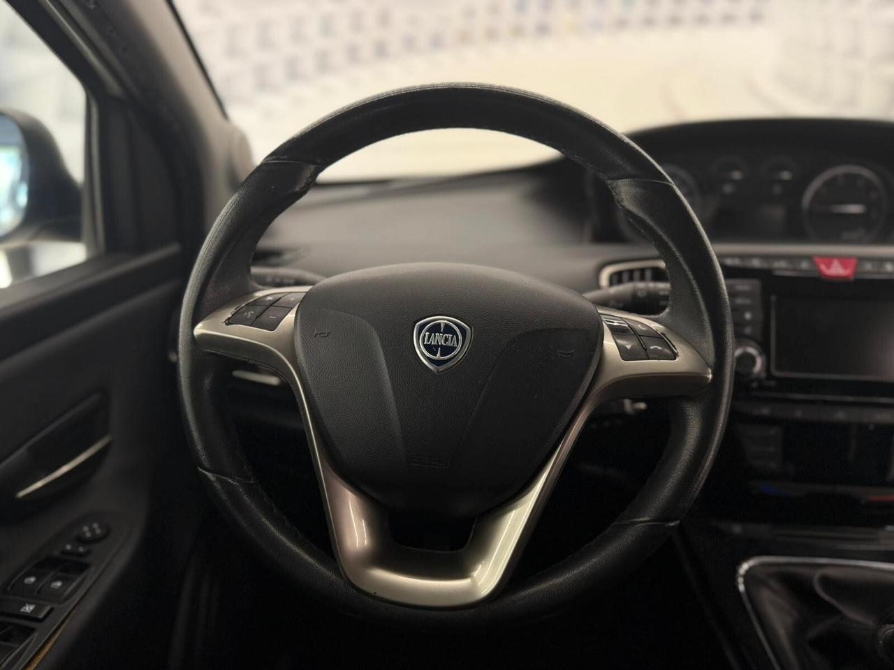 Lancia Ypsilon 1.3 MJT 16V 95 CV 5 porte S&S Platinum-KM CERTIFICATI-PERMUTE-12 MESI GARANZIA