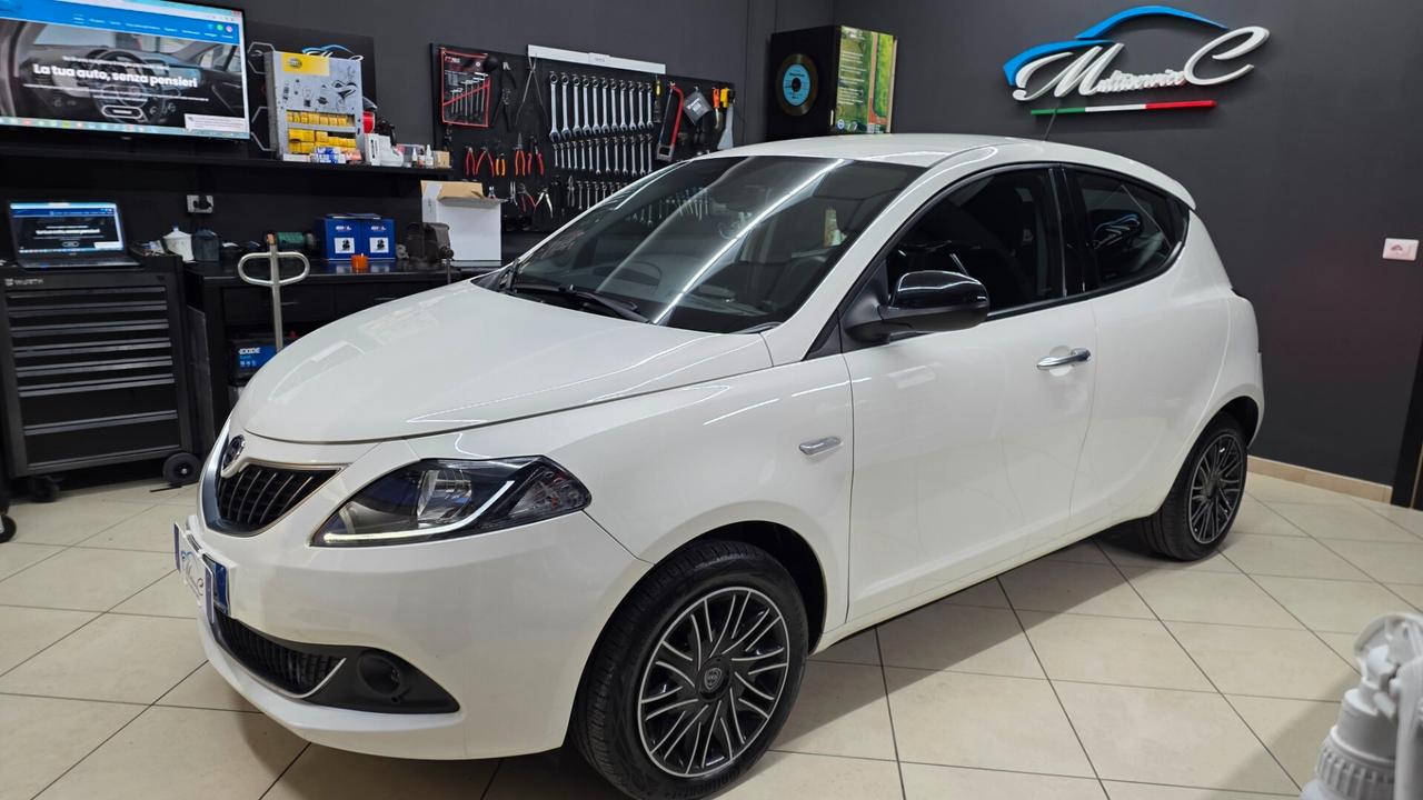 Lancia Ypsilon 1.0 FireFly 5 porte S&S Hybrid Gold