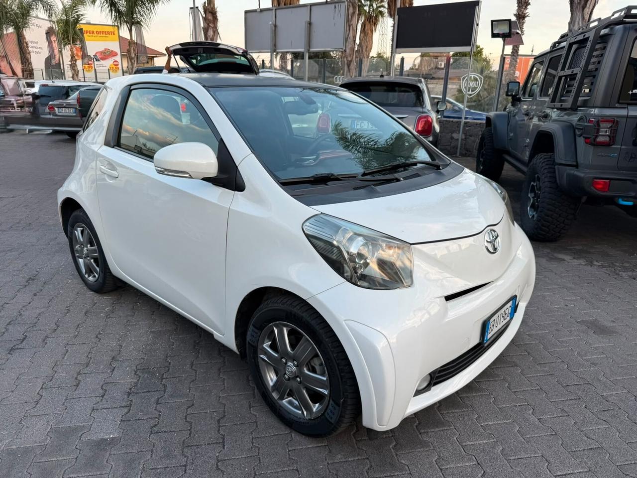 Toyota iQ High Collection Multidrive - 2011