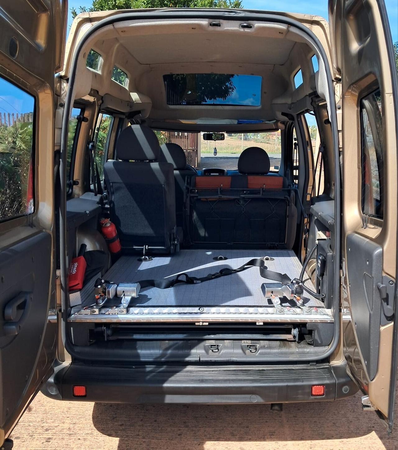 Fiat Doblo 1.9 JTD TETTO ALTO TRASPORTO DISABILI POCHI KM