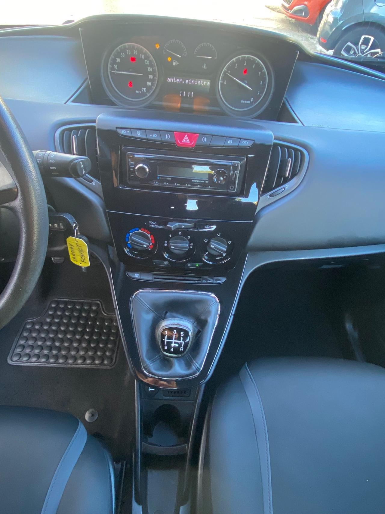 Lancia Ypsilon 1.2 69 CV 5 porte Silver