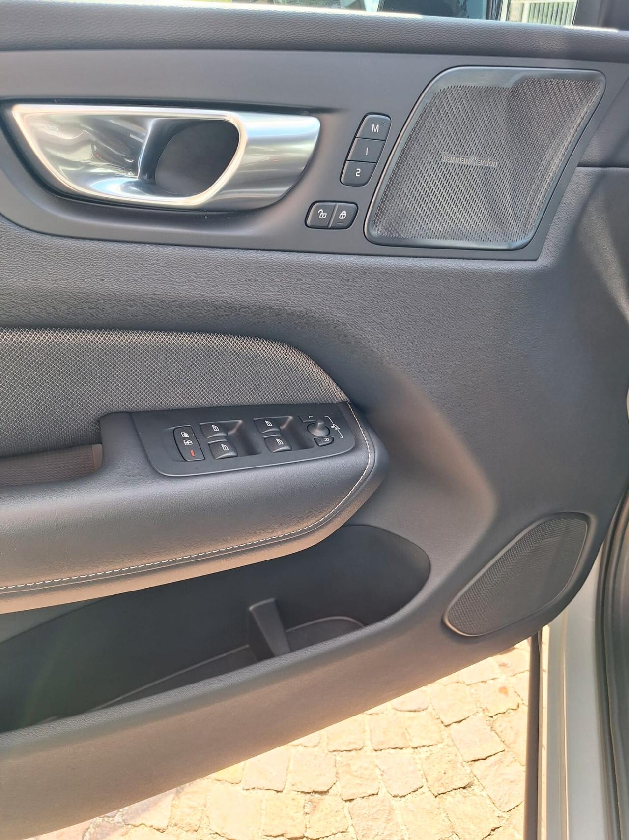 Volvo XC 60 XC60 B4 (d) AWD automatico Ultimate Dark