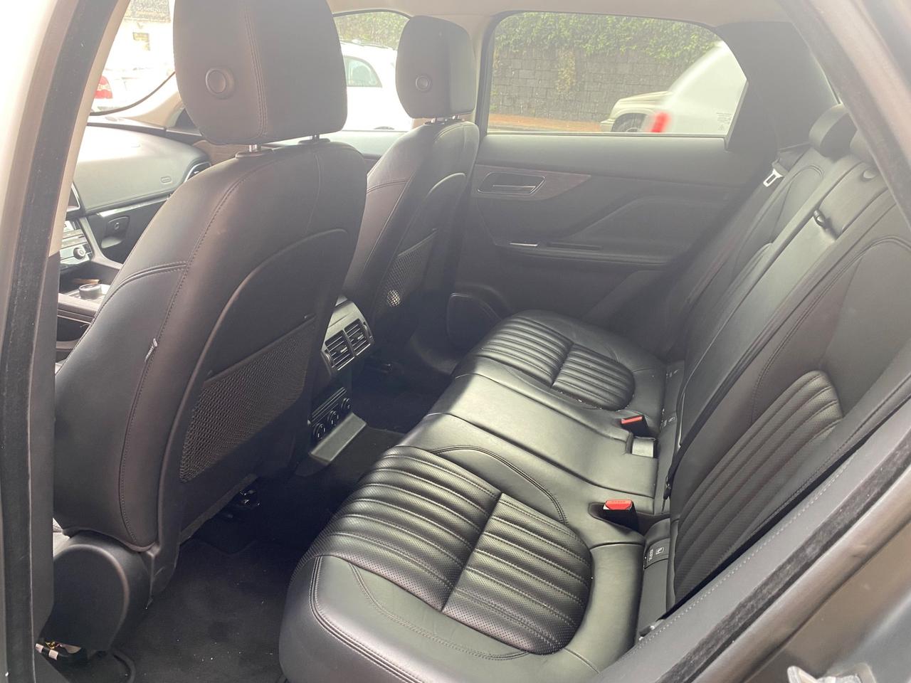 Jaguar F-Pace 2.0 D 180 CV AWD aut. Portfolio