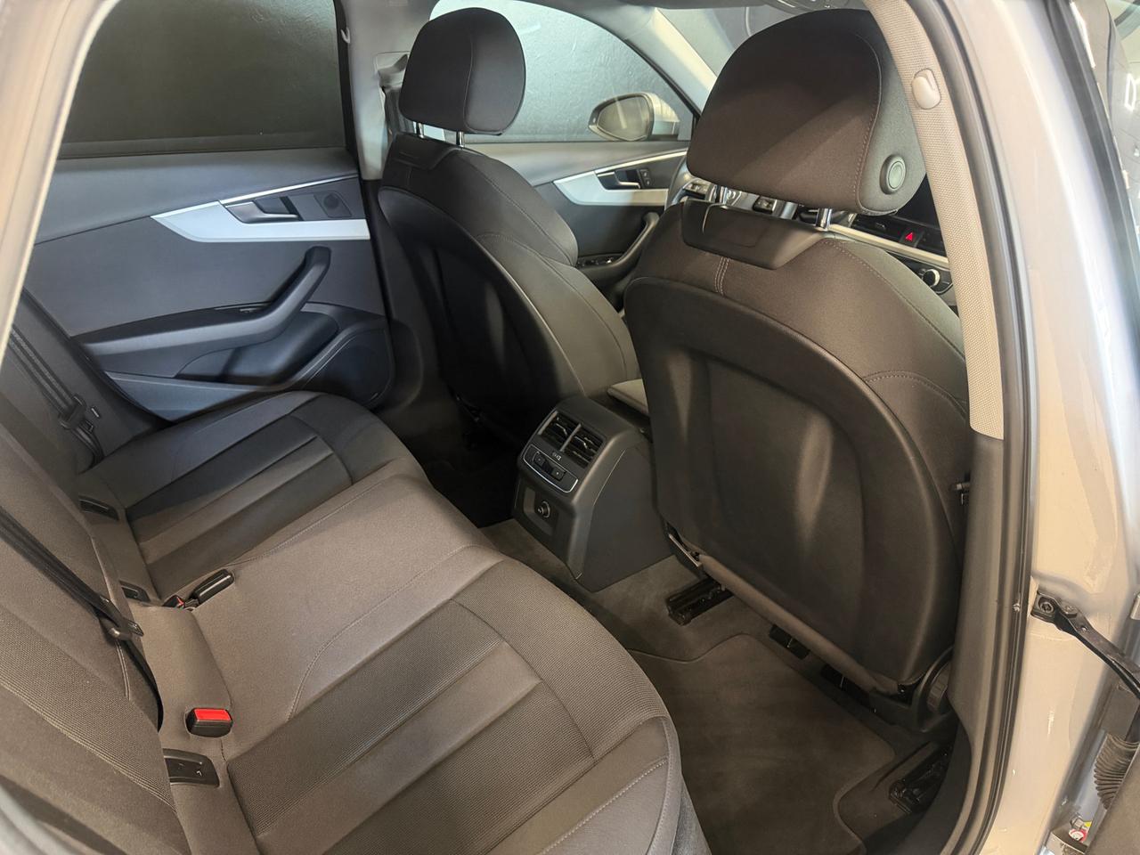 Audi A4 Avant 35 2.0 tdi mhev Business Advanced 163cv s-tronic
