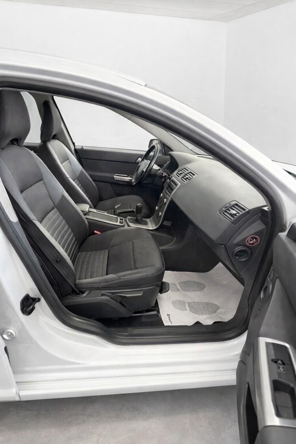 VOLVO V50 D2 R-DESIGN 1.6 DIESEL 114CV NEOPATENTATI EURO5