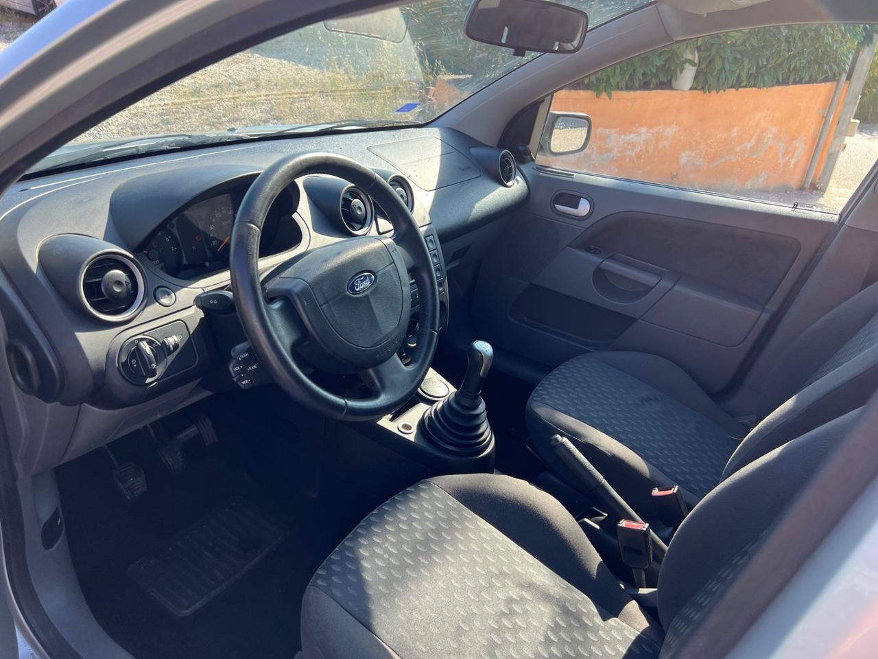 Ford Fiesta 1.4 16V 5p. Ghia