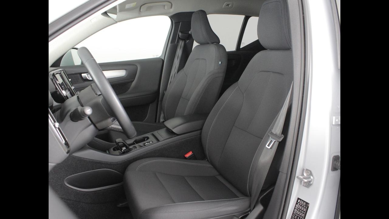 VOLVO XC40 - XC40 1.5 t3 Momentum 163cv auto my21